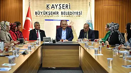 Büyükkılıç kadın muhtarlara anneler günü ziyareti yaptı