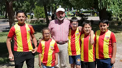Dudayev Parkı Modern Yüzüyle Yenileniyor