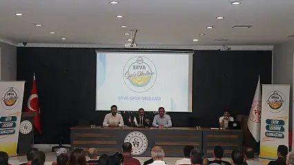 ERVA Spor Okulları Antrenörleriyle Yeni Dönem Toplantısı