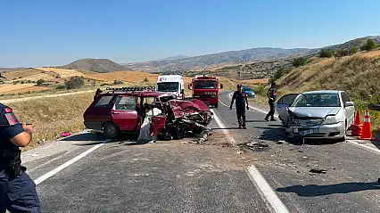 Felahiye'de iki otomobil çarpıştı: 1 ölü, 6 yaralı