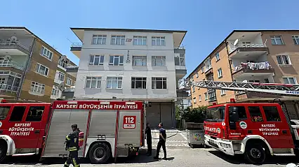 Kayseri'de 3 katlı binada yangın