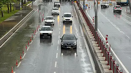 Kayseri'de Sağanak Yağış Hayatı Olumsuz Etkiledi