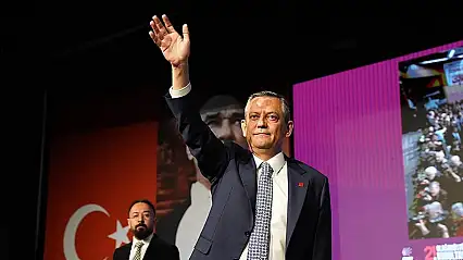 Özgür Özel, CHP'de yeniden genel başkan seçildi