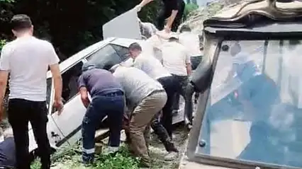 Yahyalı'da otomobil su kanalına düştü