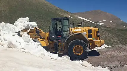 Yahyalı'nın Yayla Yollarında Haziran Ayında Kar Mesaisi