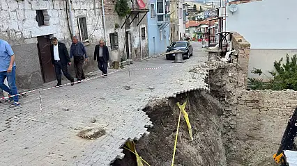 Yeşilhisar'da Heyelan: Bir Sokak Trafiğe Kapatıldı