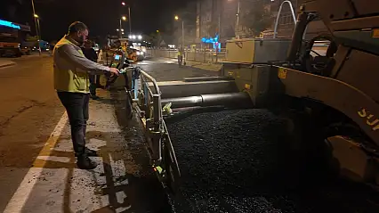 Yoğunburç Alt Geçidinde Gece Yarısı Asfalt Mesaisi