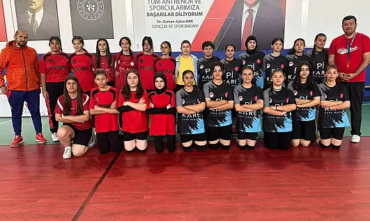 Tomarza'da Voleybol turnuvası başladı