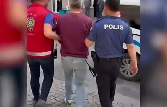 Aranan şahıs kazancılar çarşısı'nda yakalandı