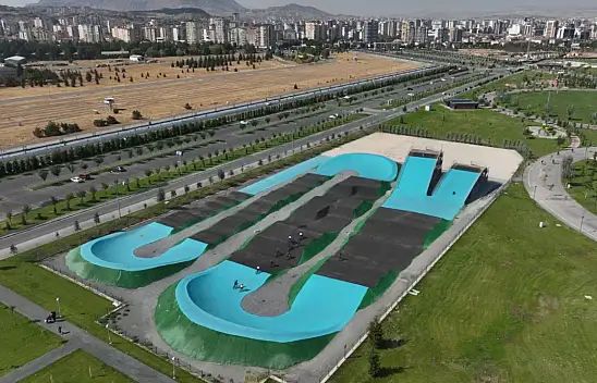 Büyükşehir'in BMX Parkuru Gençleri Büyülüyor