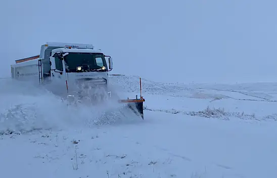 Büyükşehir karla mücadelede sahada