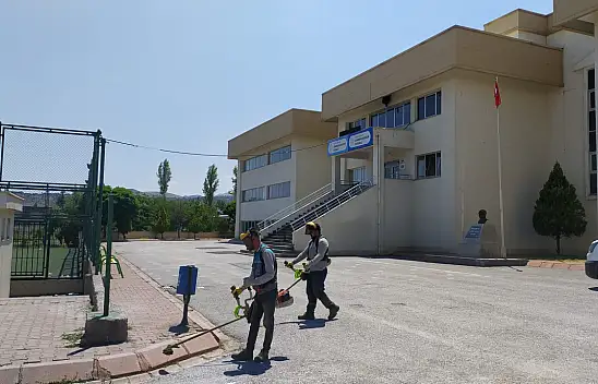 Hacılar Belediyesi okulları temizledi