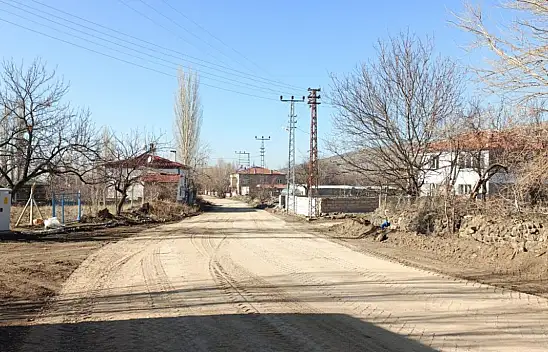 Kayseri Büyükşehir Belediyesi kırsal yolları yeniledi