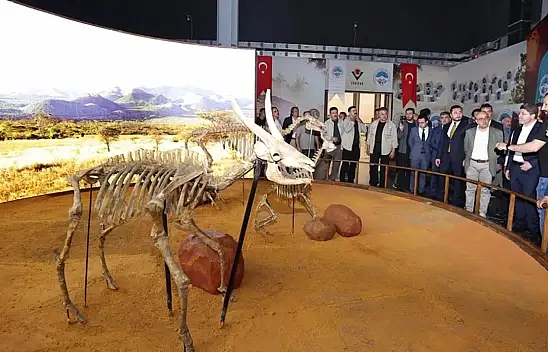 Kayseri Büyükşehir'den Adalet Bakanı Tunç'a fosil sunumu