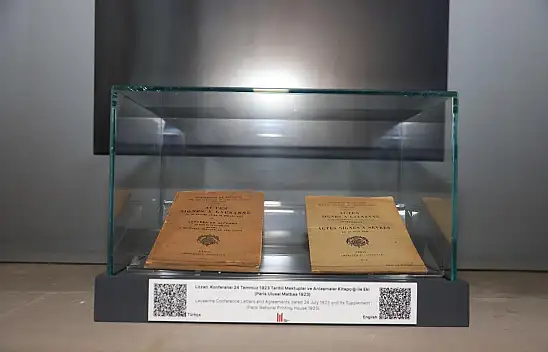 Paris Ulusal Matbaası tarafından basılan kitap ve eki, Milli Mücadele Müzesi'nde