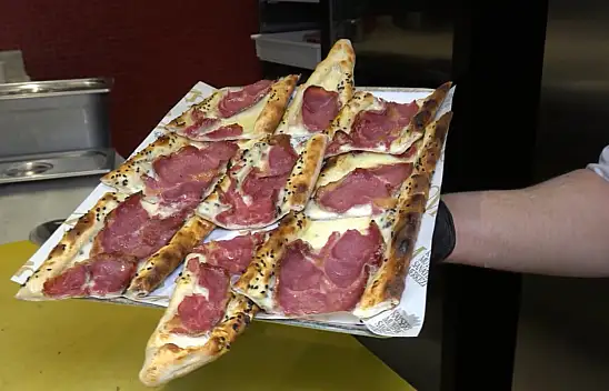 Ramazan Sofralarının Vazgeçilmezi: Pastırmalı Pide