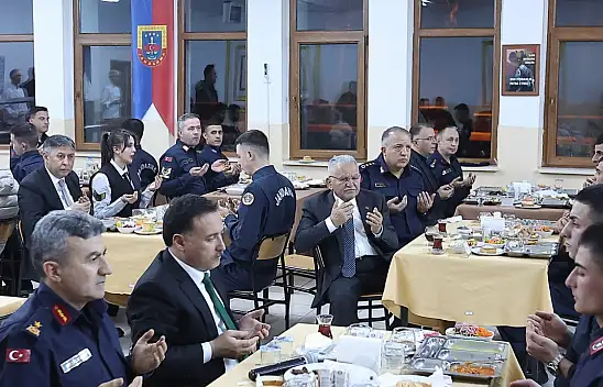 Vali Çiçek ve Büyükkılıç'tan Jandarmaya İftar