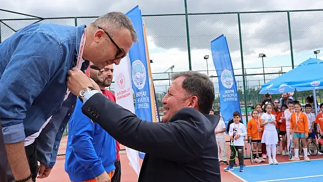 19 Mayıs'a Yakışan Tenis Heyecanı Büyükşehir'den