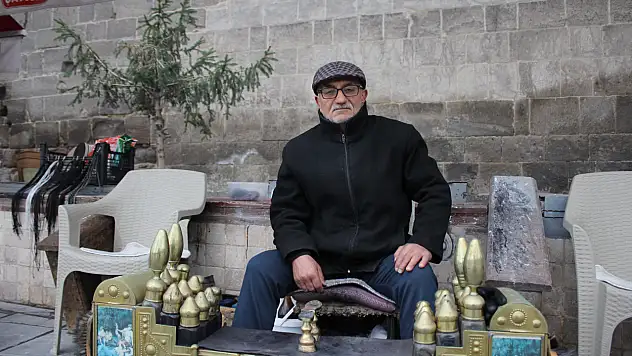35 Yıldır Aynı Tezgahta: Baba Mesleğini Yaşatıyor