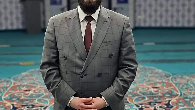 4 DİL BİLEN İMAM 160 KİŞİYİ MÜSLÜMAN YAPTI