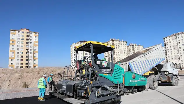 5YILDA BİR MİLYON 100 TON ASFALT SERDİ, 825 KİLOMETRE YOL YAPTI