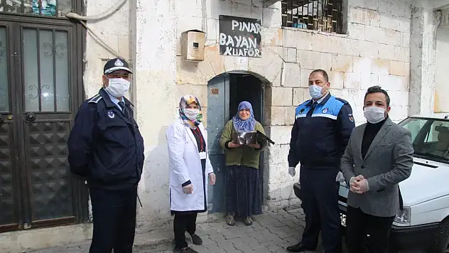 65 YAŞ ÜSTÜ VATANDAŞLARA DOĞUM GÜNÜ SÜRPRİZİ