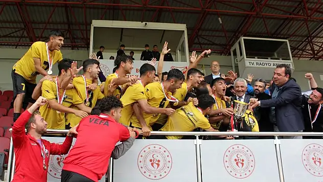 Adana Vefaspor, Türkiye birincisi oldu.
