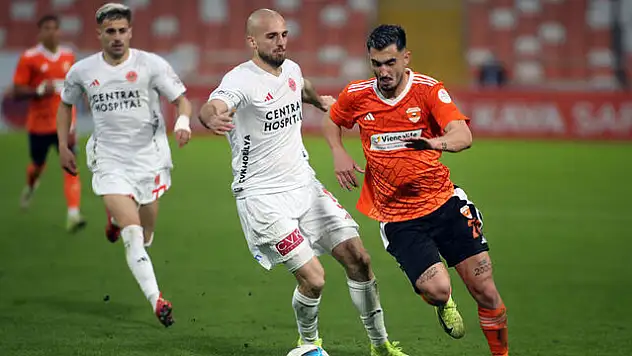 Adanaspor-Ümraniyespor maçında hakem golü iptal etti!