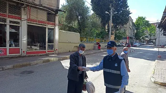 Adıyaman Belediyesi maske dağıtımı yaptı