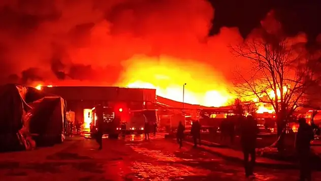 Afyonkarahisar'da fabrika yangını devam ediyor