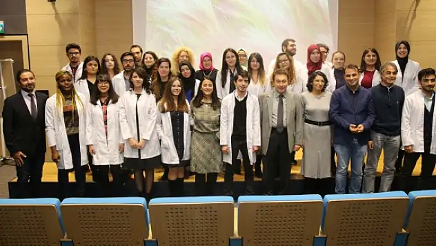 AGÜ'nün genetikçileri ilk önlüklerini giydi