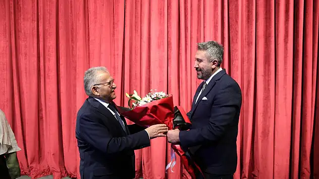 AHİ EVRAN' TİYATRO OYUNUNU İZLEDİ