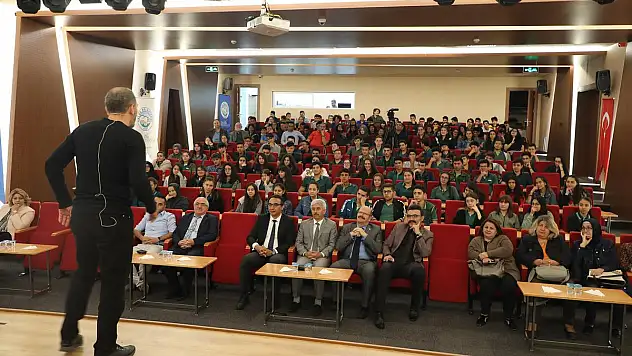AHMET SULA'DAN GENÇLERE ALTIN ÖĞÜTLER