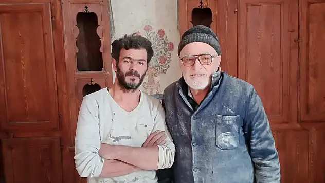 AHŞAPLARA TARİHİ ŞEKİL VERİYORLAR
