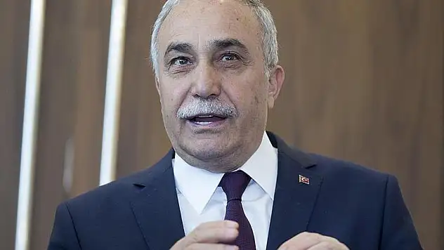 Ak parti de şok istifa