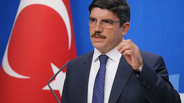 AK Parti'den, Abdullah Gül'e Flaş Yanıt!