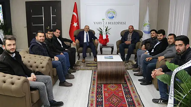 AK PARTİLİ GENÇLER BAŞKAN ÖZTÜRK'Ü ZİYARET ETTİ