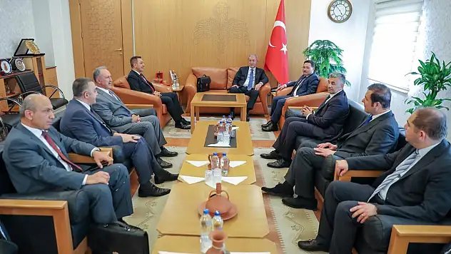 Akar Vali Gökmen Çiçek'i  Makamında Ziyaret Etti