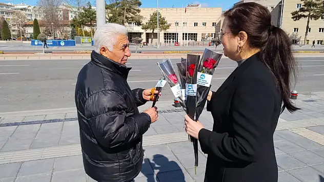 AKİB'ten Kadınlar Günü'ne Gül Etkinliği