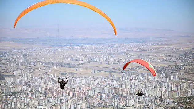 ALİ DAĞI'NDA YAMAÇ PARAŞÜTÜ HEYECANI