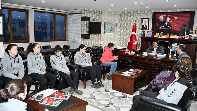 ALTIN KIZLARDAN KOCATEPE'YE TEŞEKKÜR ZİYARETİ