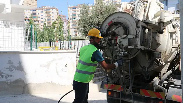 ALTYAPI HATLARINDA BAKIM ONARIM SÜRÜYOR