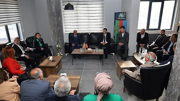 Anadolu Azerbaycan Dostluk Eğitim Kültür Derneği'ne Ersoy'dan ziyaret