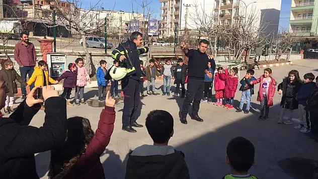 Anaokulu Öğrencileri İtfaiyeciliği Öğrendi