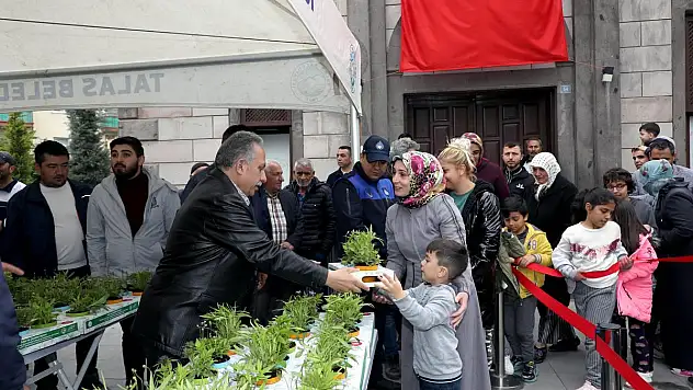 ANNELER GÜNÜ'NDE ANNELERE ÇOK ÖZEL HEDİYE