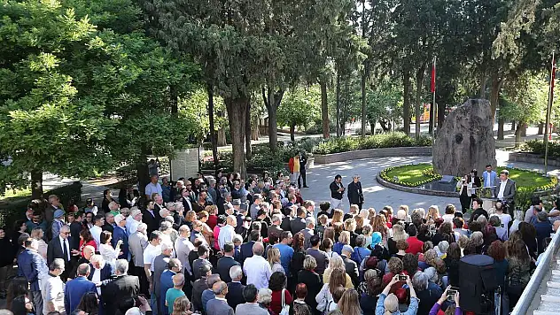 Anneler Günü'nde Zübeyde Ana'ya koştular