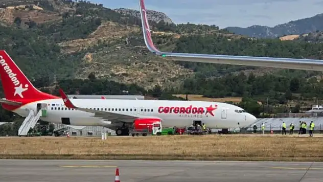 Antalya'da yolcu uçağının tekeri patladı!