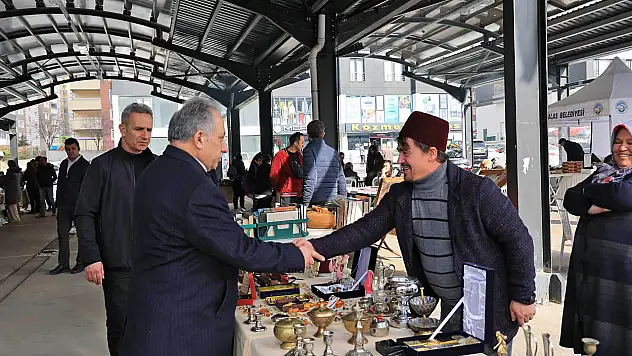 Antika pazarı, ramazan'da nostalji dolu bir gün sunuyor