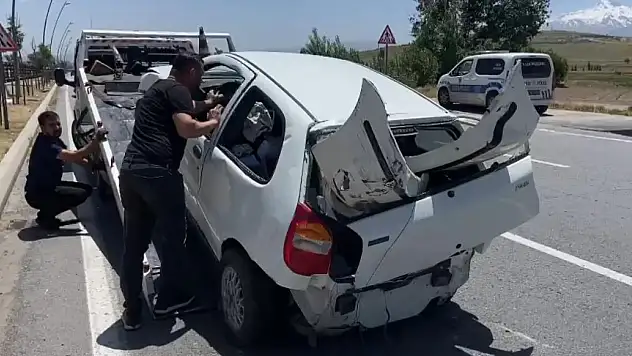 ARAÇ KANAL DUVARINA ÇARPTI