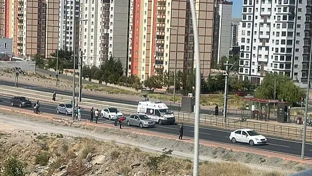 Aracın çarptığı kadın ağır yaralandı